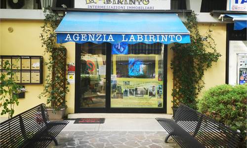 vendesi ufficio in ottima posizione.